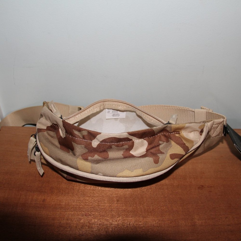 Nike SB Heritage Hip Pack Desert Camo Fanny Pack - Picture 4 of 7